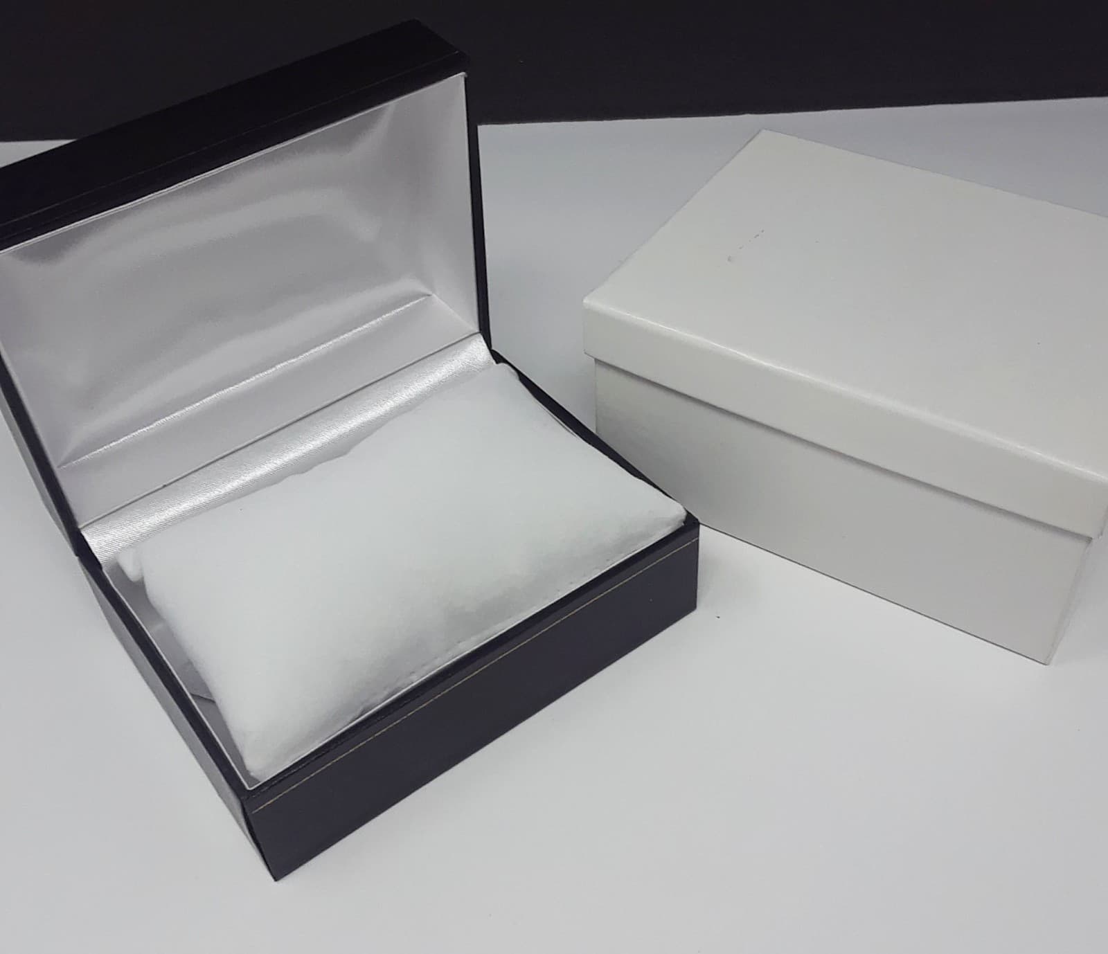 Single Case, Travel Watch/Jewelry Gift Box with Removable Pillow Luxury